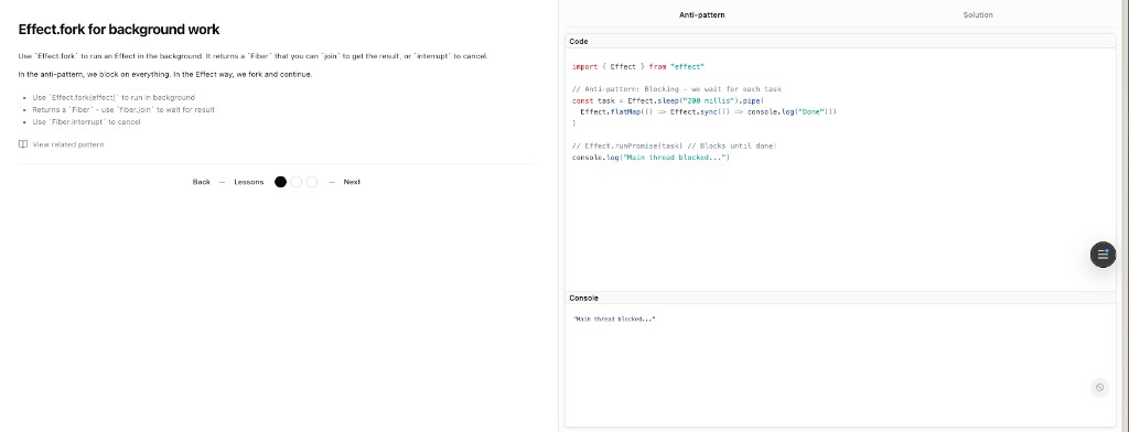 Single tour step: explanation and hints on the left, code editor with Anti-pattern/Solution tabs and console on the right, step navigation with circular indicators at the bottom.
